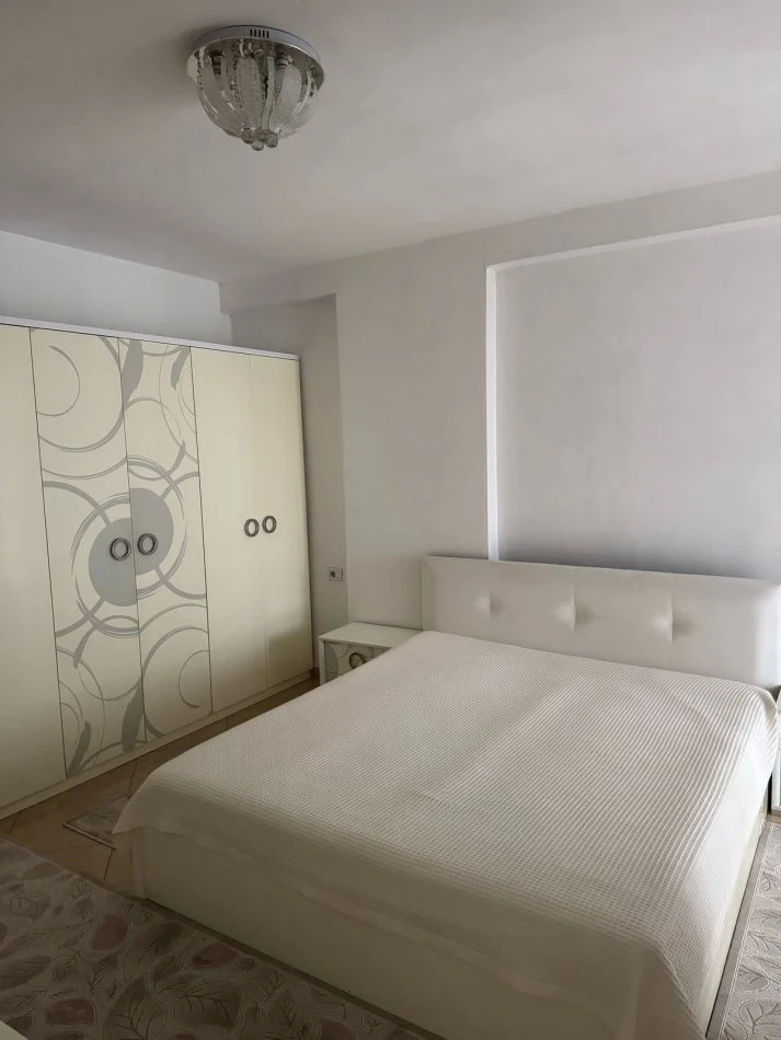 Tirane, jepet me qera apartament 2+1+Ballkon Kati 5, 100 m² 500 € (Rruga teodor keko)