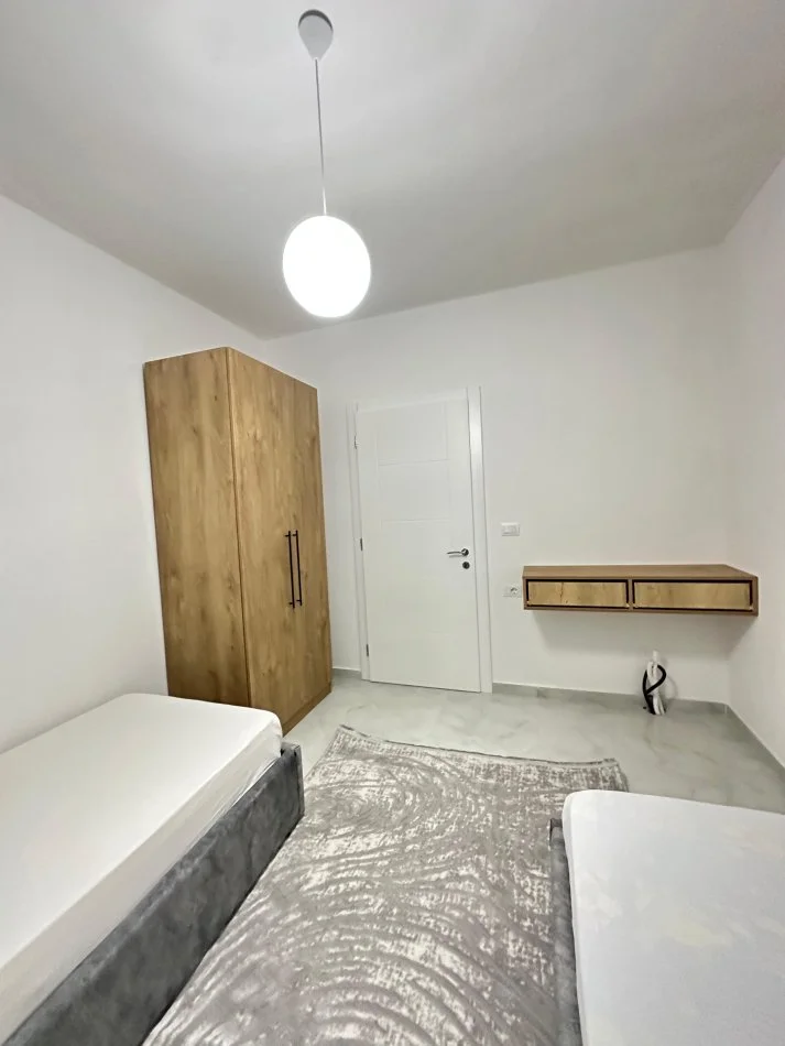 Tirane, jepet me qera apartament 2+1+Ballkon Kati 8, 100 m² 600 € (Astir Kompleksi Jolla)