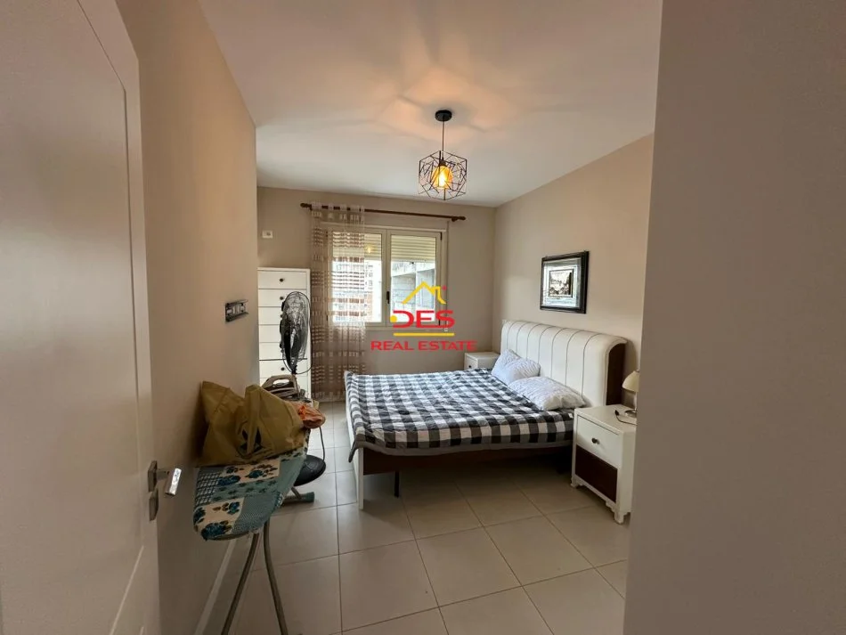 Vlore, jepet me qera apartament 2+1+Ballkon Kati 5, 120 m² 400 € (Rruga Misto Mele)