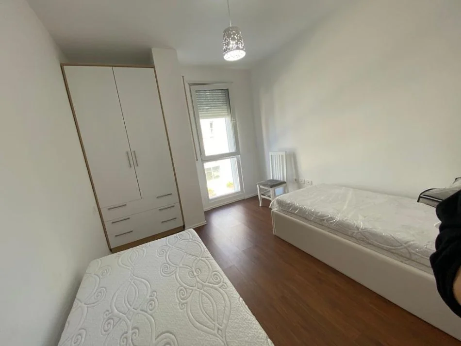 Tirane, jepet me qera apartament 2+1 Kati 4, 101 m² 750 € (Fiori di bosko)