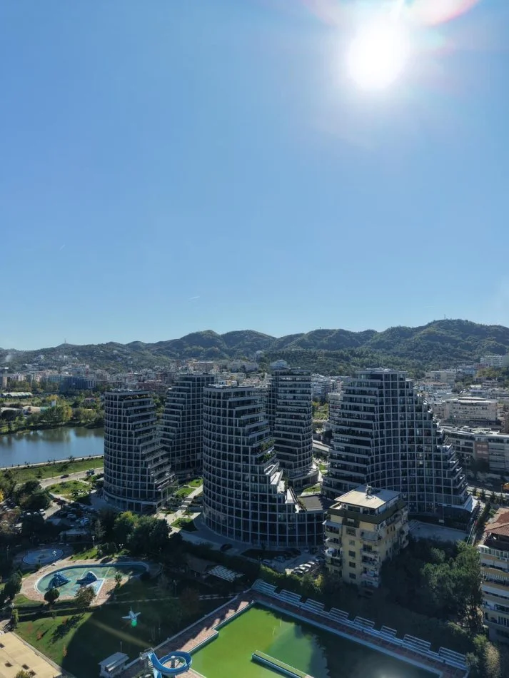 Tirane, shes apartament 3+1 , 214 m² 675.000 € (Rruga e Kosovarëve)