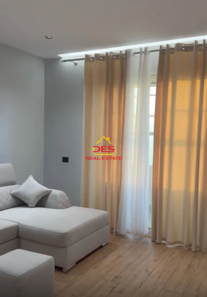Vlore, jepet me qera apartament 1+1+Ballkon Kati 4, 70 m² 400 € (Rruga Sadik Zotaj)