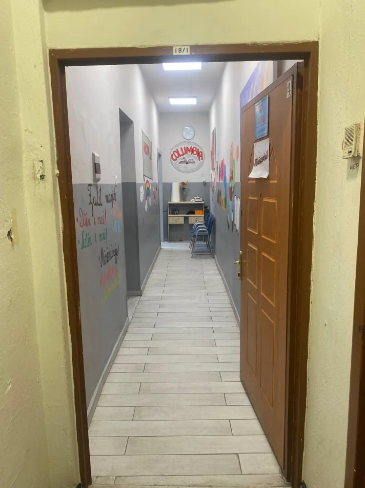 Tirane, jepet me qera zyre Kati 3, 100 m² 850 € (Sheshi Wilson ,rrugica e LSI)