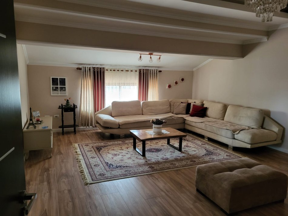 Tirane, jepet me qera apartament 2+1 Kati 6, 8 m² 600 € (SIRI KODRA)
