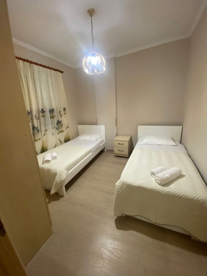 Tirane, jepet me qera apartament 2+1+Ballkon, Kati 2, 75 m² 400 € (rruga e Dibres)