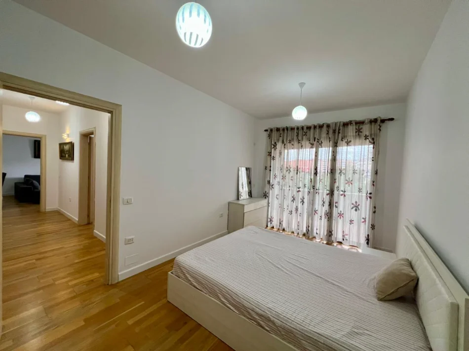 Tirane, shitet apartament 2+1+Ballkon Kati 4, 110 m² 180.000 € (Bulevardi Migjeni)