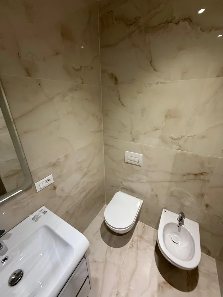 Tirane, jepet me qera apartament 2+1 Kati 4, 120 m² 1.250 € 
