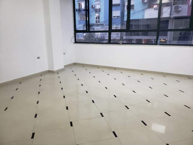 Tirane, jepet me qera zyre Kati 2, 90 m² 400 Euro (Bul Gjergj Fishta)