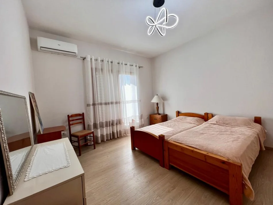 Tirane, jepet me qera Vile 2+1 , 140 m² 700 € (Sauk i vjeter)