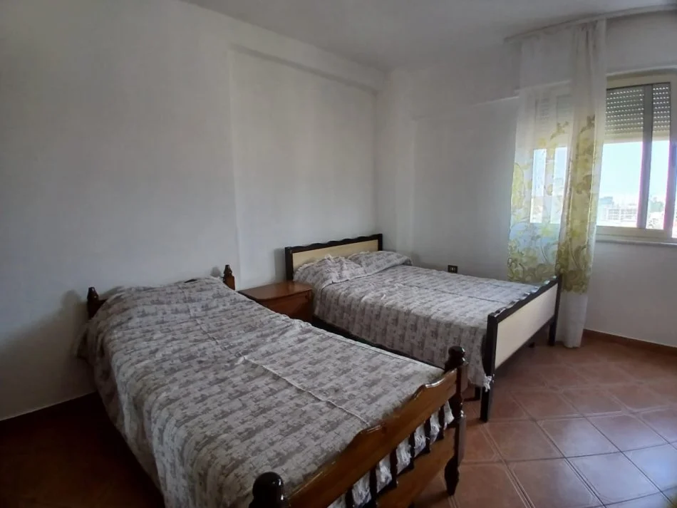 Tirane, jepet me qera apartament 2+1+Ballkon Kati 10, 90 m² 600 € (Rruga e Kavajes , prane Globe)