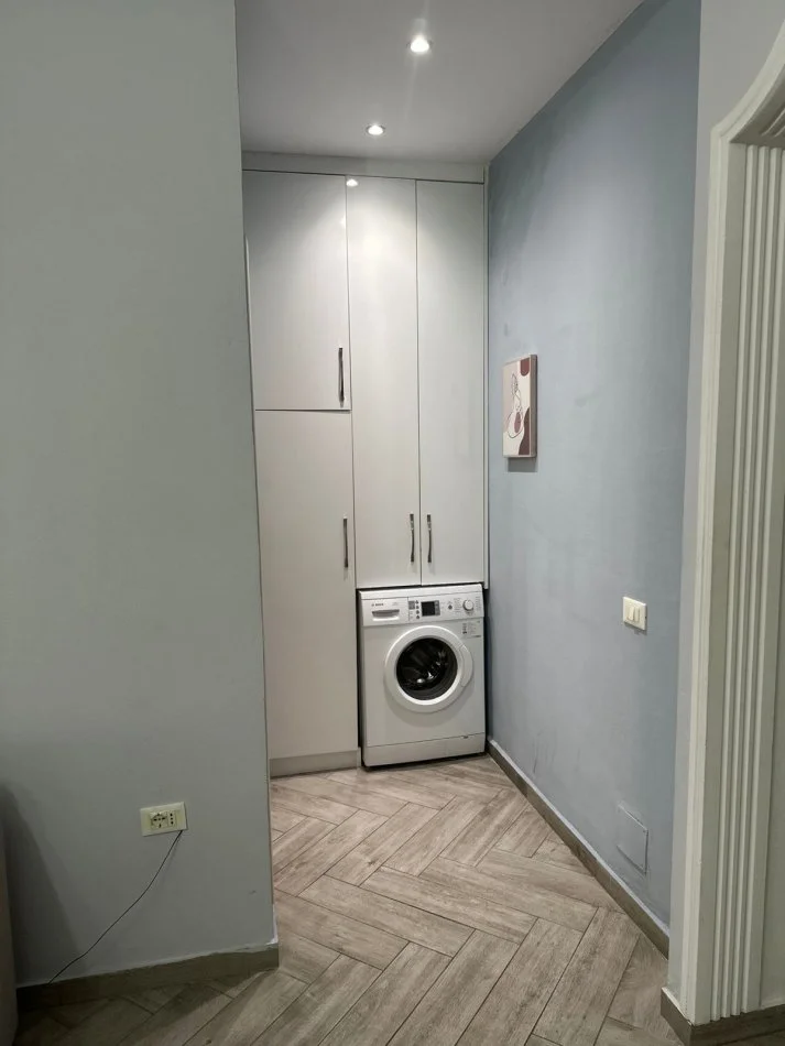 Tirane, jepet me qera apartament 1+1+Ballkon Kati 9, 60 m² 500 € (Teodor keko)