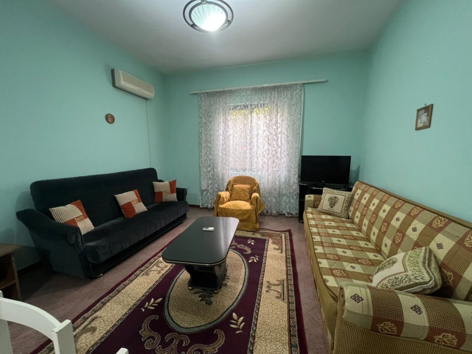 Tirane, jepet me qera apartament 1+1+Ballkon , 71 m² 400 € (21 Dhjetori)
