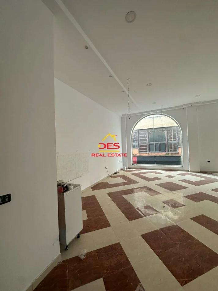 Vlore, shitet ambjent biznesi Kati 2, 60 m² (Rruga Sadik Zotaj)