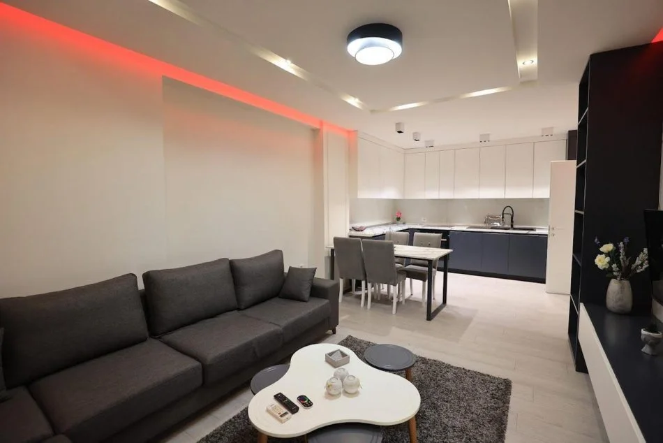 jepet me qera 2+1+Ballkon Kati 4, 600 € (TEODOR keko)