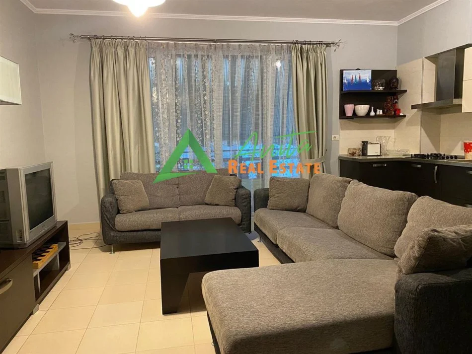 Tirane, jepet me qera apartament 2+1 Kati 2, 116 m² 600 € (Liqeni i Thate)