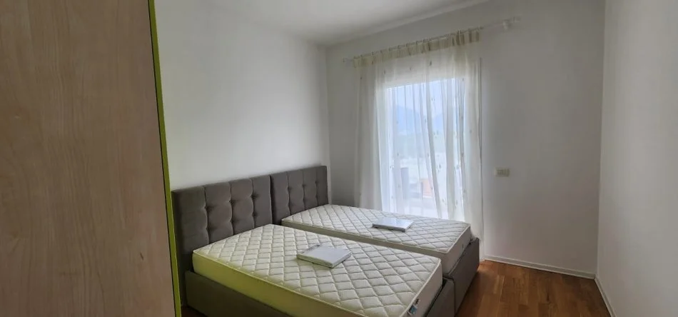 Tirane, jepet me qera apartament 2+1+Aneks+Ballkon Kati 4, 108 m² 800 € (ne Selite)