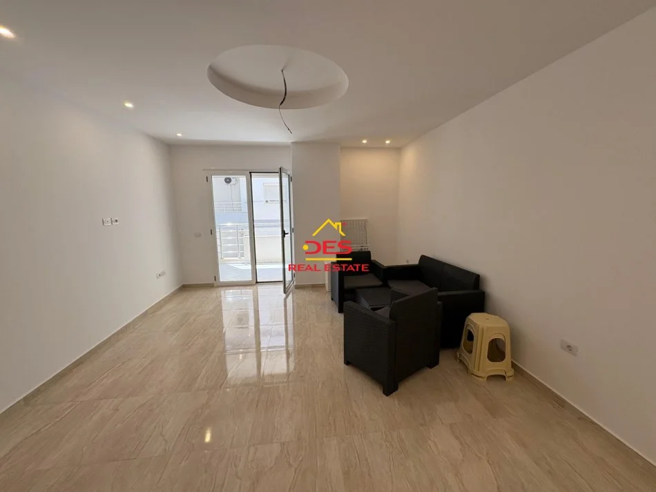 Vlore, shitet apartament 2+1+Ballkon Kati 5, 110 m² (Rruga Murat Tërbaci)