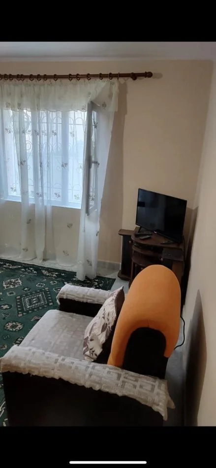 Tirane, jepet me qera shtepi 2+1+Aneks+Ballkon Kati 1, 91 m² 350 € (Xhafize Keko)