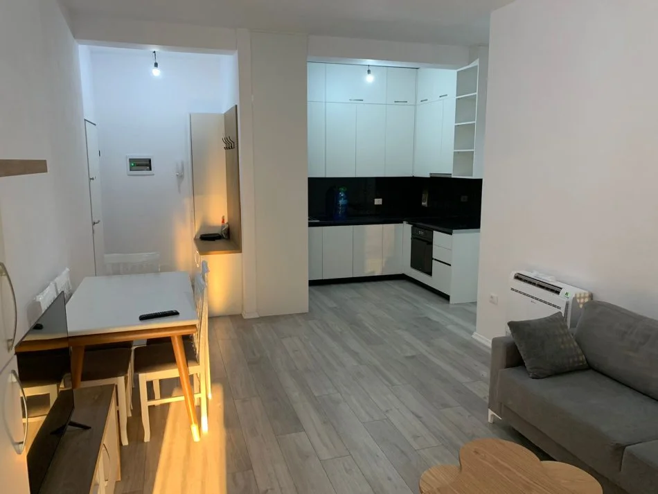 Tirane, jepet me qera apartament 2+1+Aneks+Ballkon Kati 8, 120 m² 450 € (Univers City)