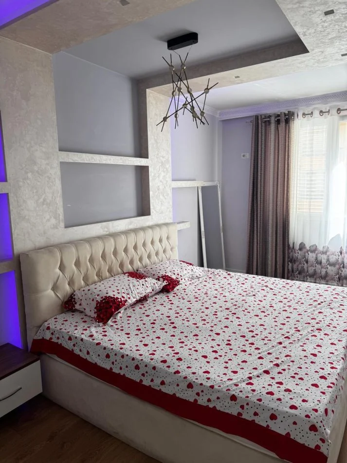 jepet me qera apartament 2+1 kompleksi dine fratari astir , 400 €