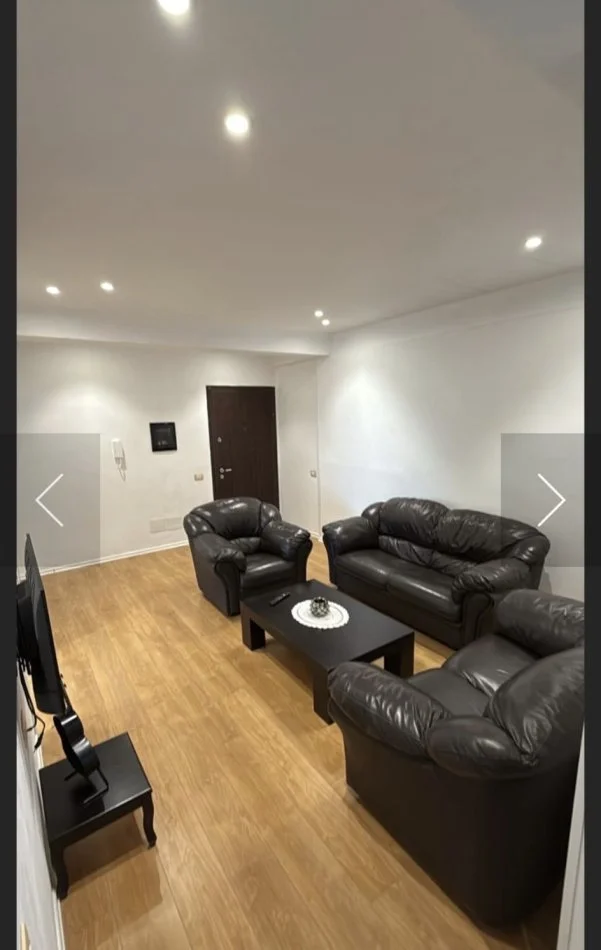 Tirane, jepet me qera apartament 2+1+Ballkon Kati 4, 100 m² 450 € (Yzberisht)