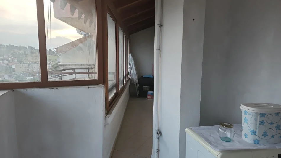 Tirane, jap me qera apartament 1+1+Ballkon Kati 8, 71 m² 300 € (Rruga Loni Ligori ( residenz Rafaelo 2002))