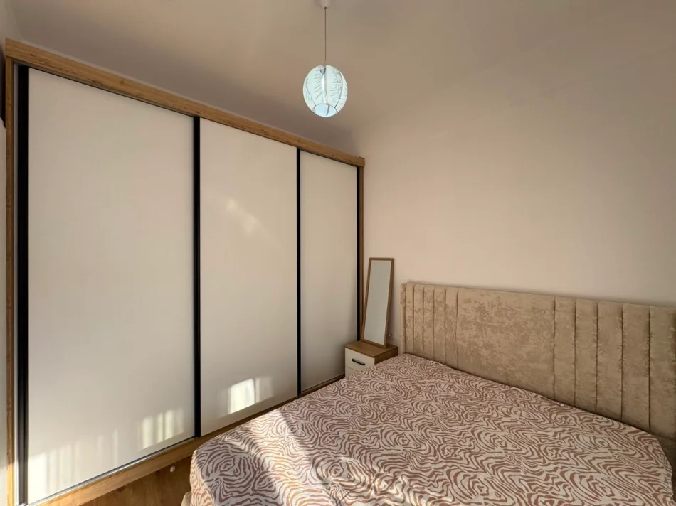 Tirane, jepet me qera 1+1 , 