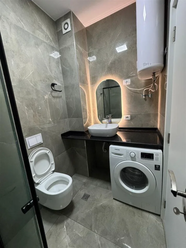 Tirane, jepet me qera apartament 2+1 Kati 3, 100 m² 780 € (Cassa Italia, prane Hotel Merkuri)