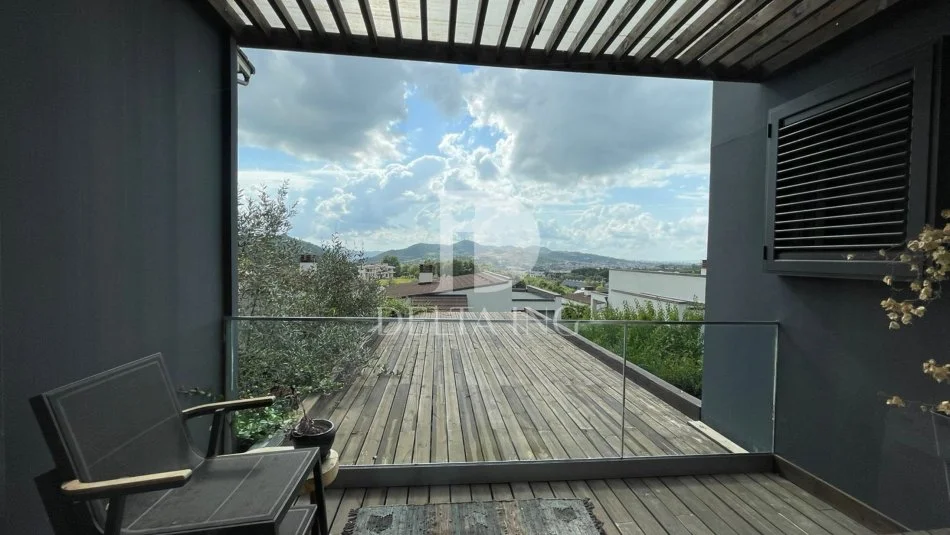 Tirane, jepet me qera apartament 3+1+Aneks+Ballkon Kati 1, 160 m² 2.350 € (Long Hill , TEG)