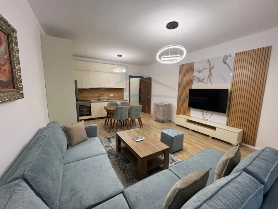 Tirane, jepet me qera apartament 2+1+Ballkon Kati 3, 115 m² 800 € (Rruga e Dibres)