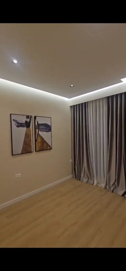 Super Apartament 2+1 ne shitje ne Qender tek pazari i ri (265,000 Euro)