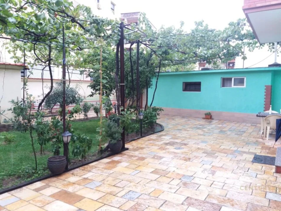 ME QIRA APARTAMENT 2+1 NE NJE VILE 3-KATESHE NE DON BOSKO!!
 Rruga Albanopoli Tirana, Albania
Per Qira