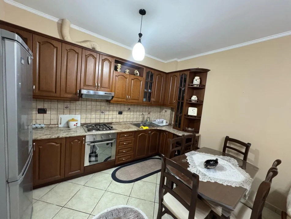 Tirane, jepet me qera apartament 2+1 Kati 1, 93 m² 450 € (Don bosko)