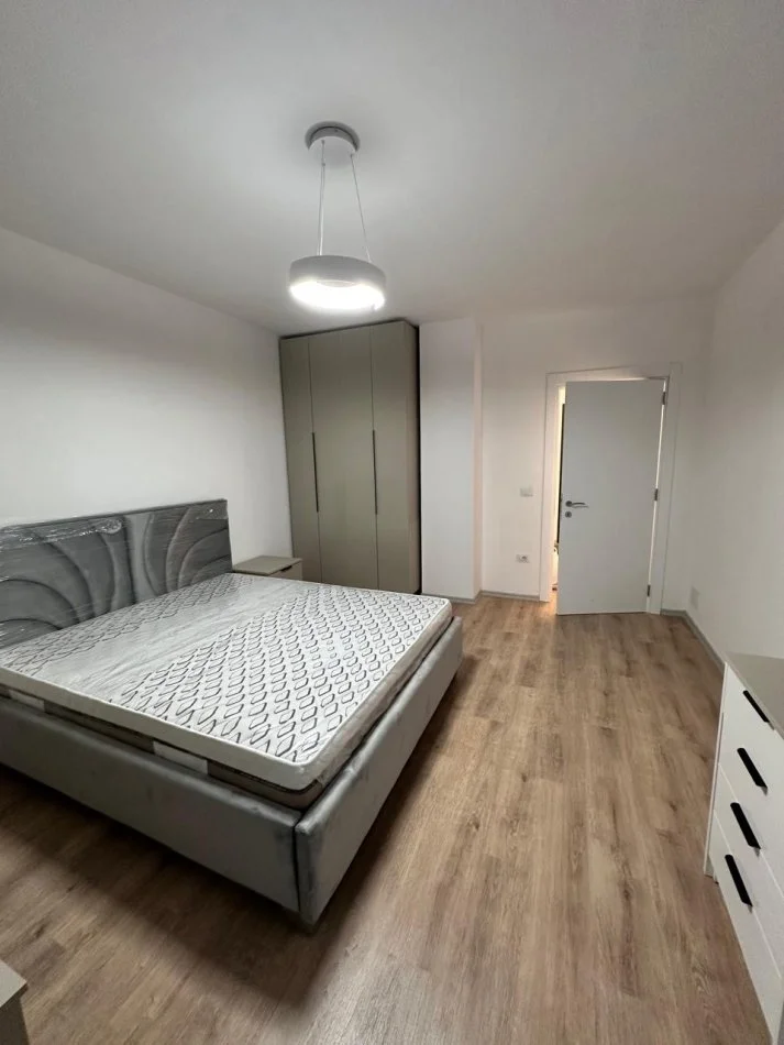 Tirane, jepet me qera apartament 1+1 , 350 € (Sheshi Garibaldi)