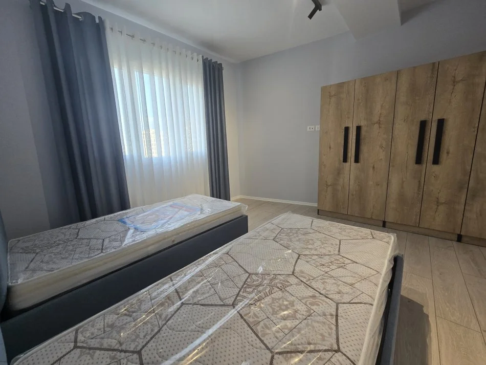 Tirane, jepet me qera apartament 2+1 , 130 m² 650 € (Fusha e Aviacionit)