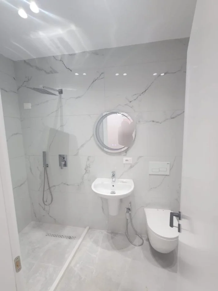 Tirane, shitet apartament 2+1+Ballkon Kati 6, 90 m² 225.000 € (Komuna Parisit)