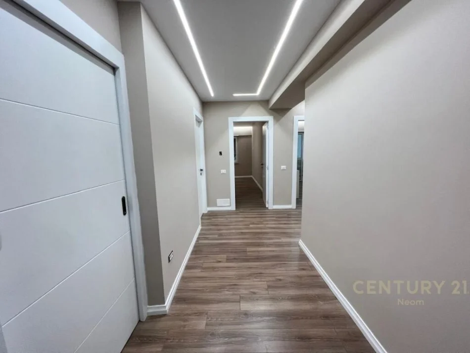 Tirane, shitet apartament 3+1 Kati 1, 129 m² 190.000 € 