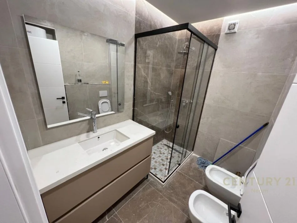 Tirane, shitet apartament 3+1 Kati 1, 129 m² 190.000 € 