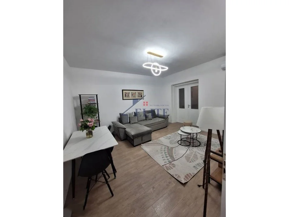 Tirane, jepet me qera apartament 1+1+Ballkon Kati 6, 75 m² 500 € (Rruga e Barrikadave)