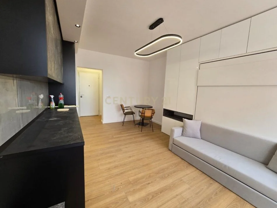 KOMUNA E PARISIT, SHESIM GARSONIERE