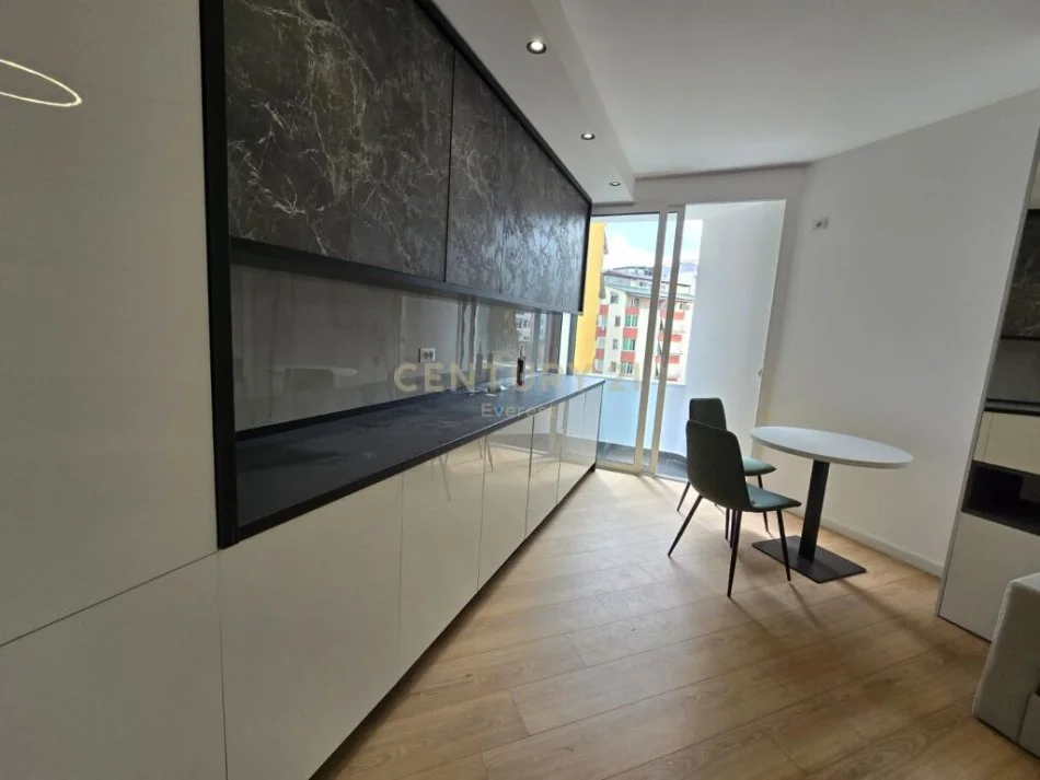 Tirane, shes garsonier , 48 m² 82.000 € (Komuna e Parisit)