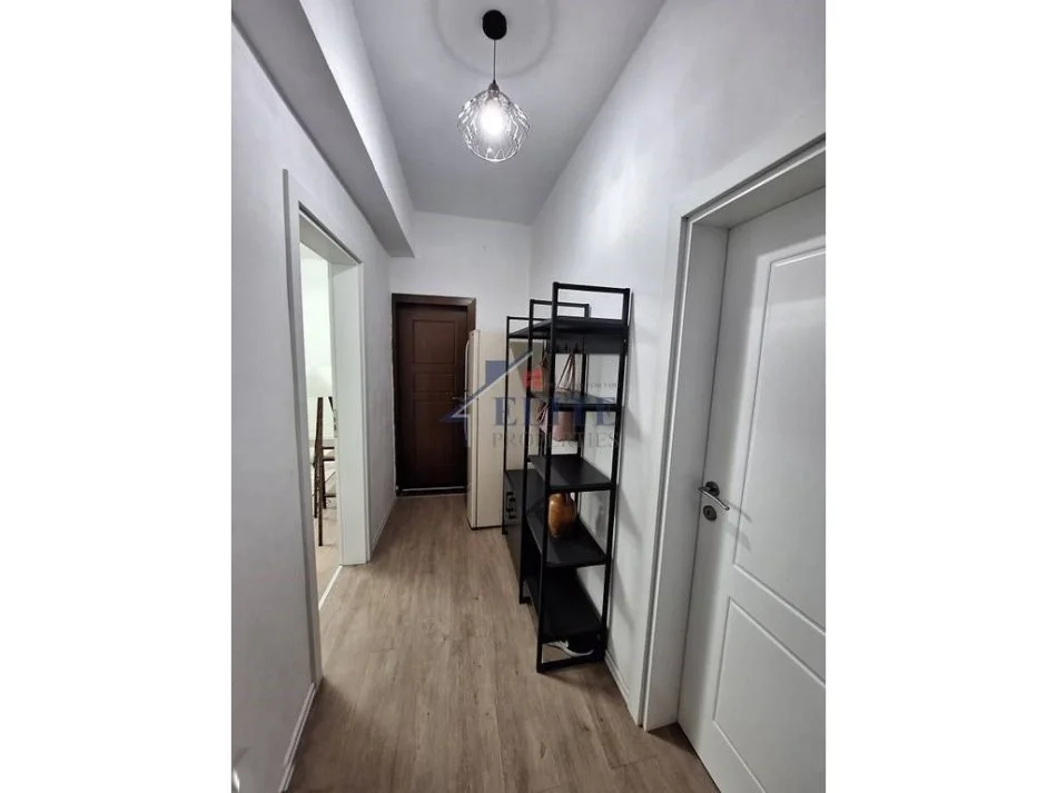 Tirane, jepet me qera apartament 1+1+Ballkon Kati 6, 75 m² 500 € (Rruga e Barrikadave)