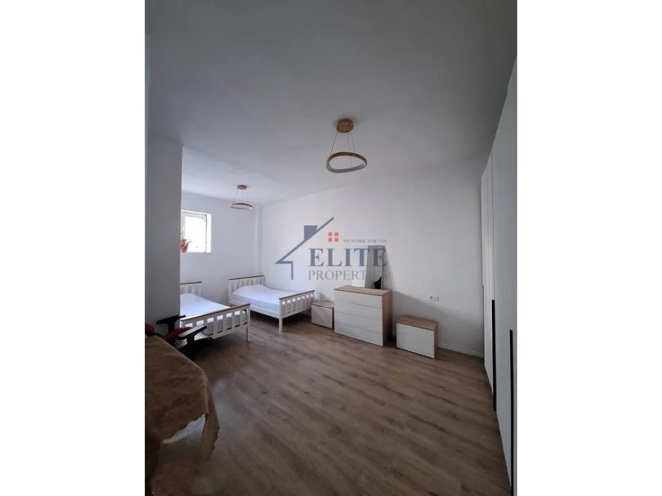 Tirane, jepet me qera apartament 1+1+Ballkon Kati 6, 75 m² 500 € (Rruga e Barrikadave)