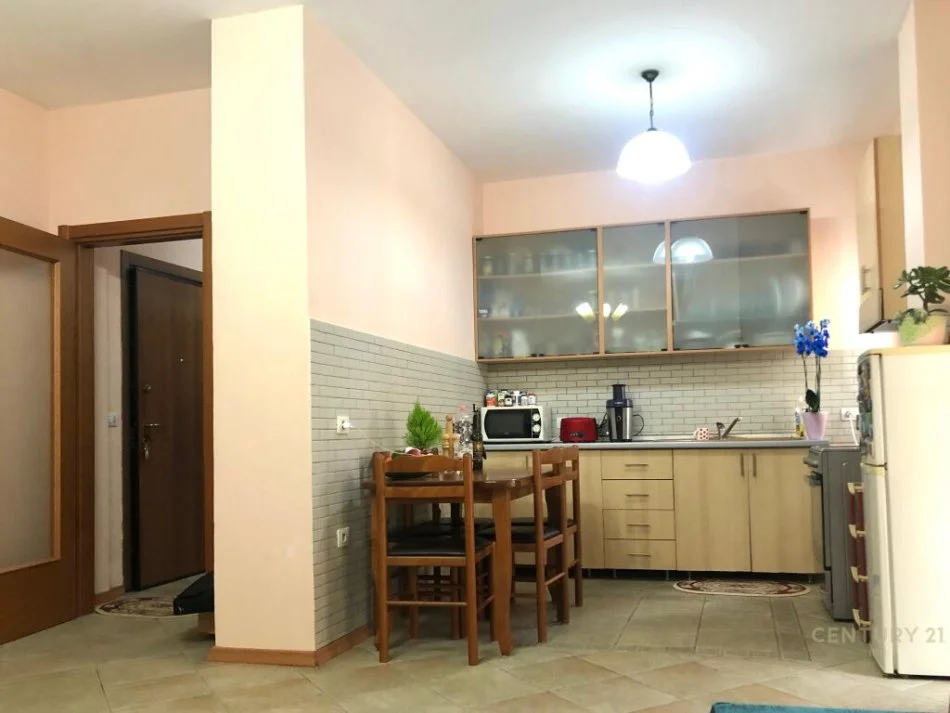 Tirane, shitet apartament Kati 5, 78,000 m² 156,000 € 