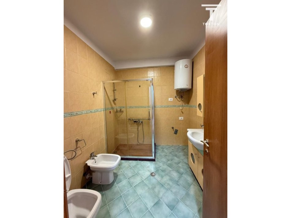 SHITET, APARTAMENT 2+1, KINOSTUDIO, TIRANË TT2104