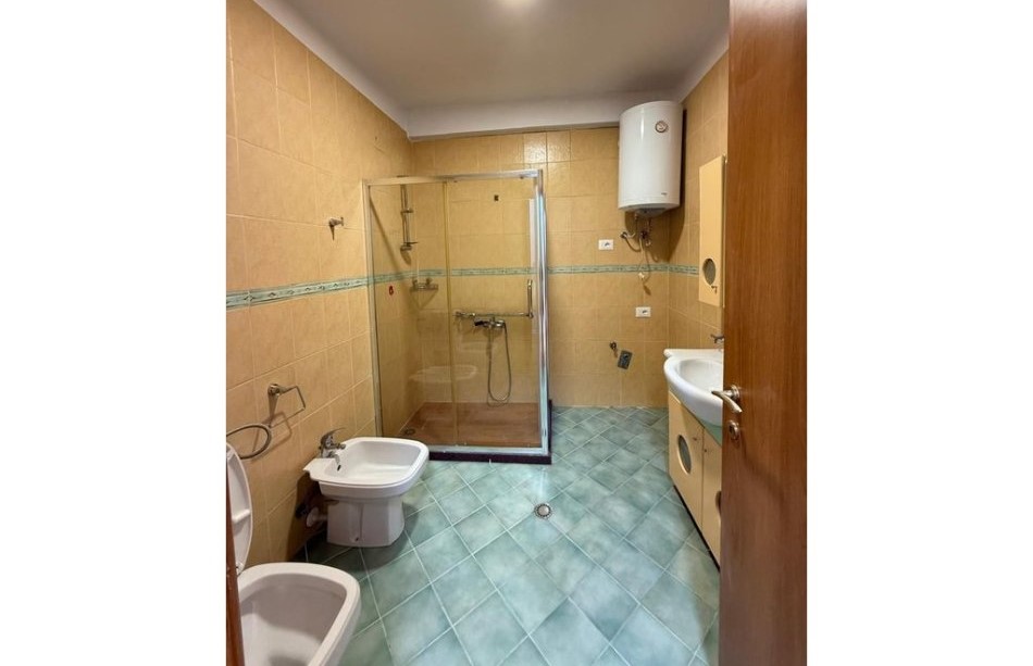 SHITET, APARTAMENT 2+1, KINOSTUDIO, TIRANË TT2104