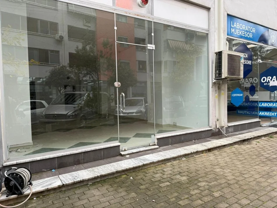 Tirane, shitet dyqan Kati 0, 83 m² 191.000 € (SHITET DYQAN ASTIR)