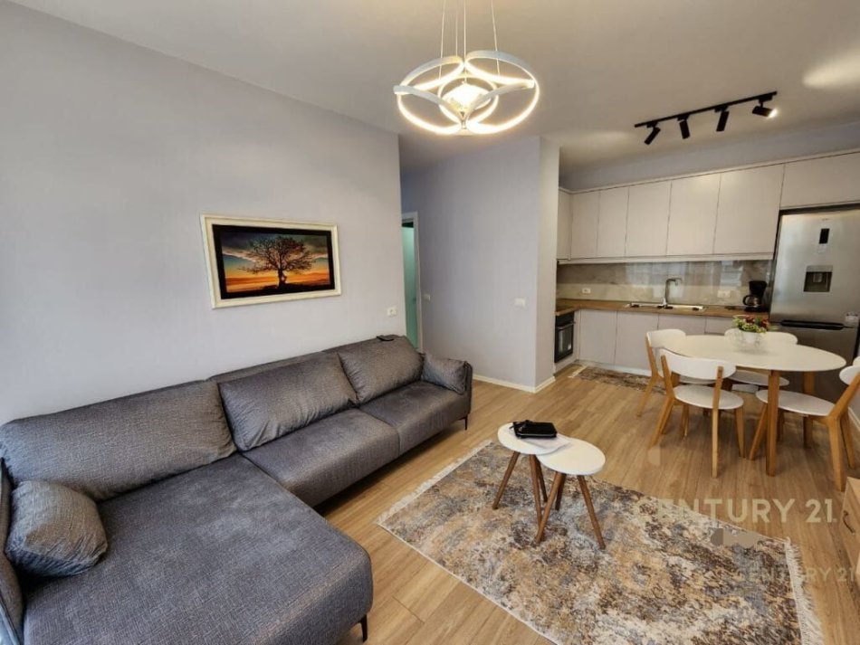Tirane, jepet me qera apartament 2+1+Ballkon, Kati 7, 94 m2 700 € (Don Bosko)