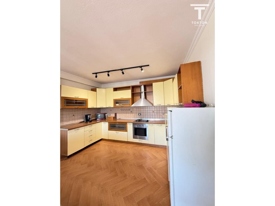 SHITET, APARTAMENT 2+1, KINOSTUDIO, TIRANË TT2105
