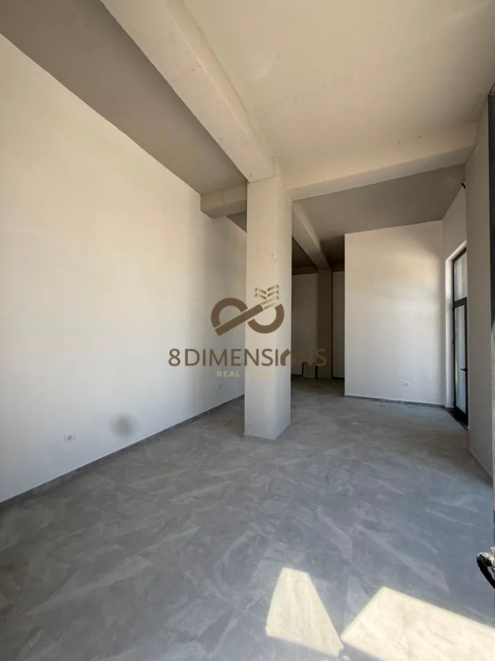 Jepet me qera Dyqan ne Astir, prane Vila L (D825A-46)